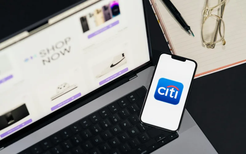 Sites web dans la finance : entre conformité et expérience client